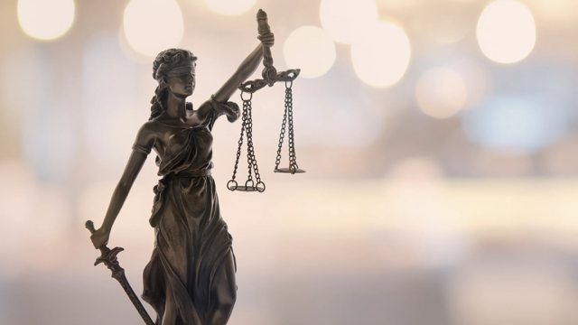 Boşanma Davalarında Manevi ve Maddi Tazminat Hangi Durumlarda Talep Edilir?